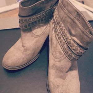 MIA Amysi Distressed Fall Ankle Boots with buckle